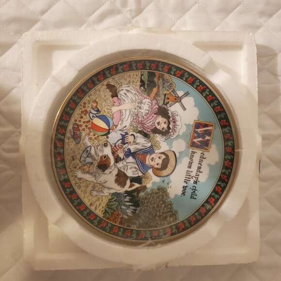 Vintage Royal Worcester Sue Scullard Birthday plate Wednesday's child - Picture 2 of 2